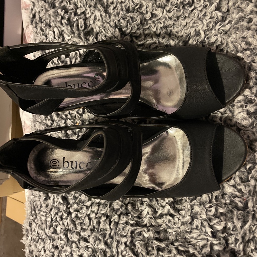 Open toe heels - Picture 3 of 3